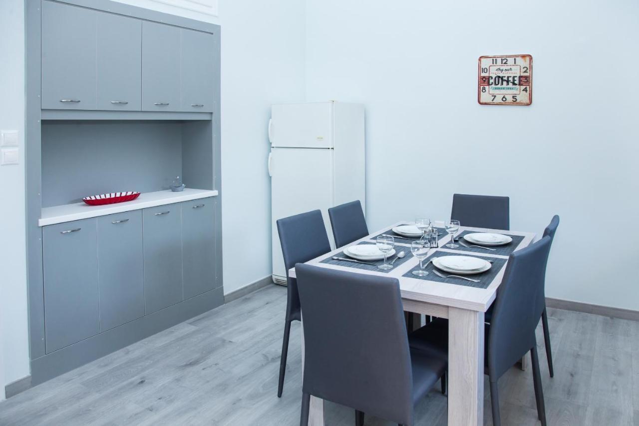 Sunny And Minimal Apt In Glyfada With 3 Bdrm Athens Ngoại thất bức ảnh