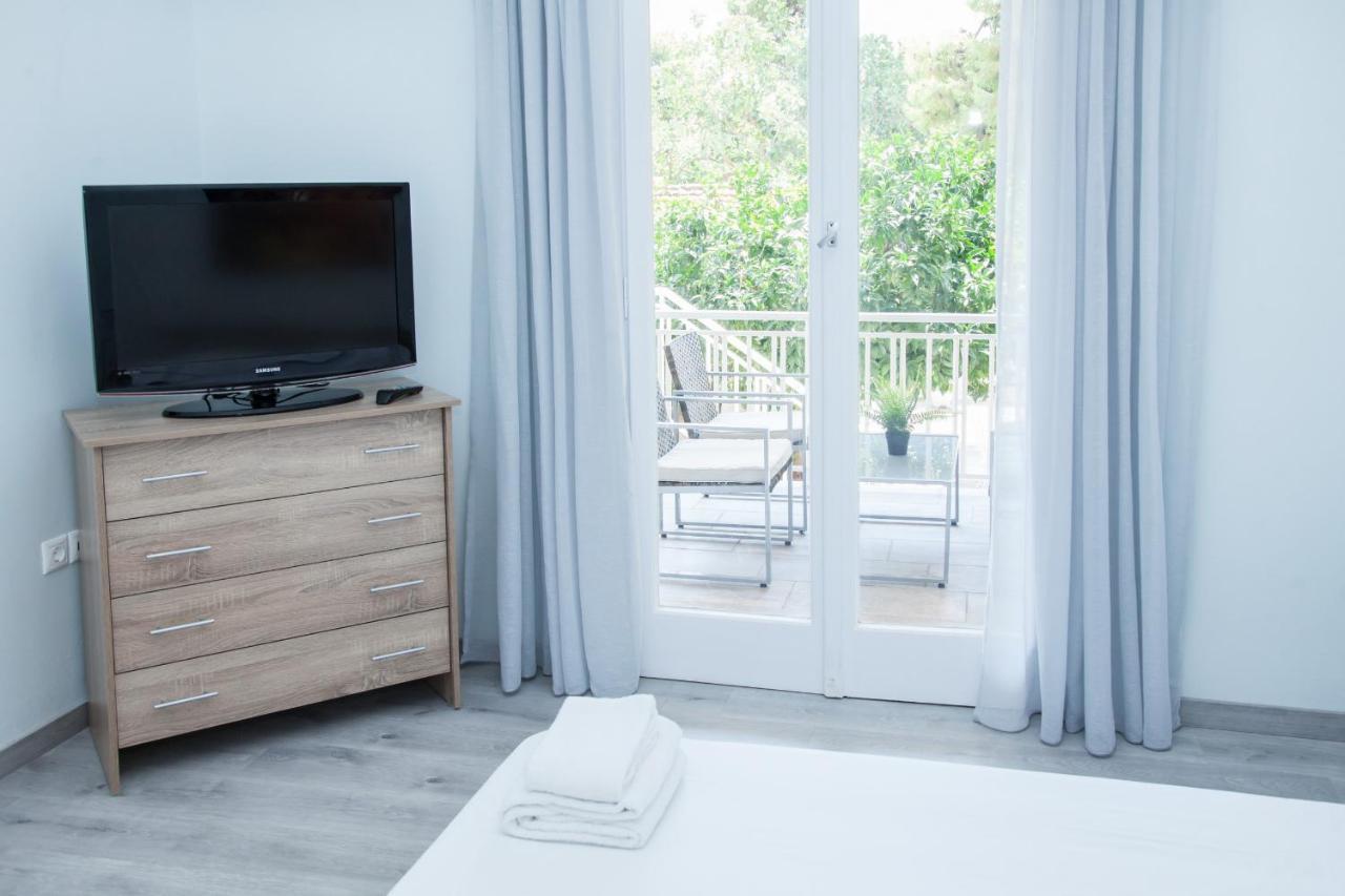 Sunny And Minimal Apt In Glyfada With 3 Bdrm Athens Ngoại thất bức ảnh