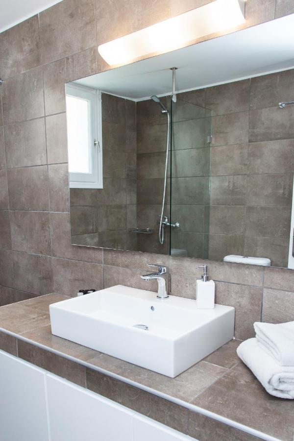 Sunny And Minimal Apt In Glyfada With 3 Bdrm Athens Ngoại thất bức ảnh