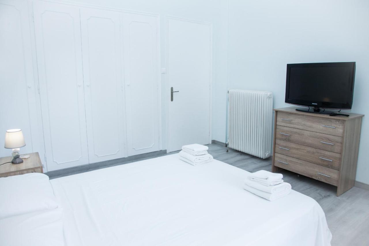 Sunny And Minimal Apt In Glyfada With 3 Bdrm Athens Ngoại thất bức ảnh