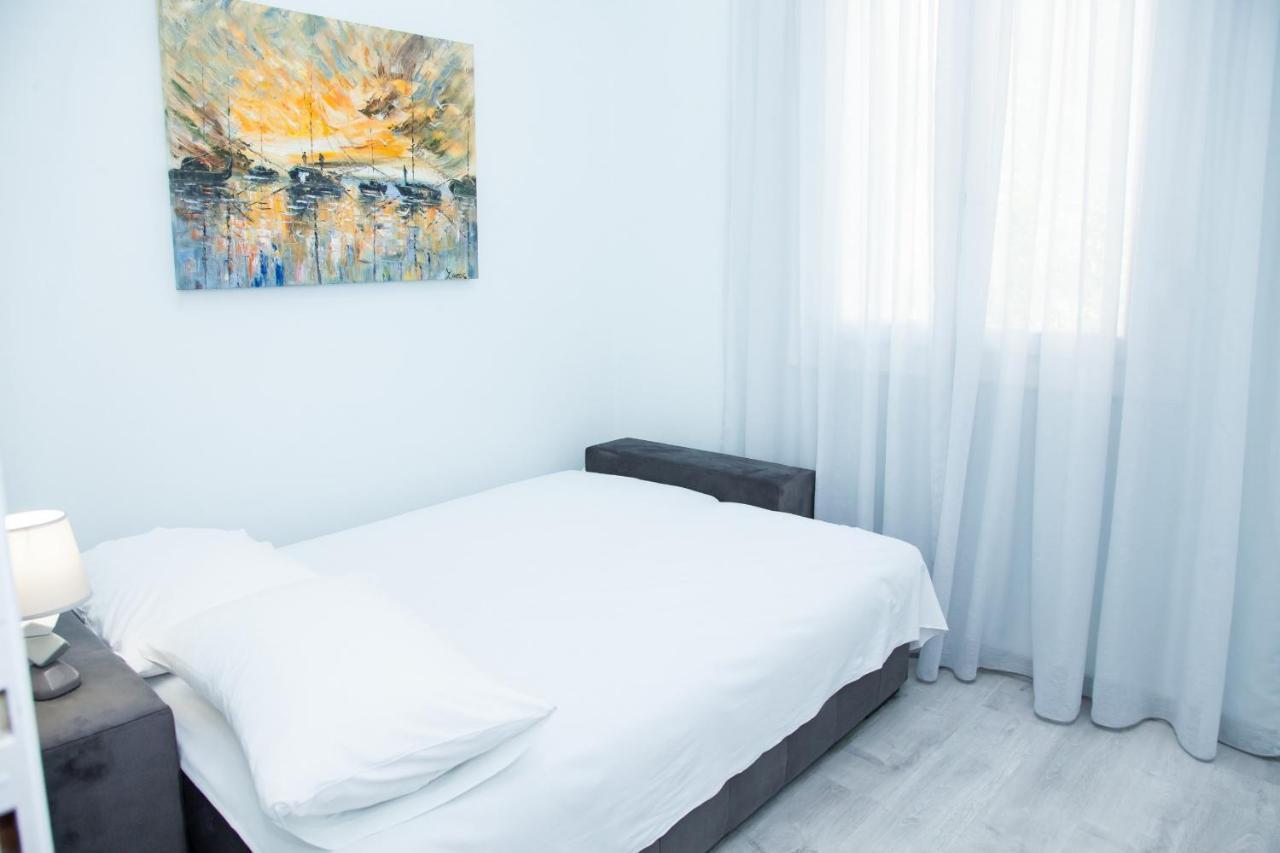 Sunny And Minimal Apt In Glyfada With 3 Bdrm Athens Ngoại thất bức ảnh